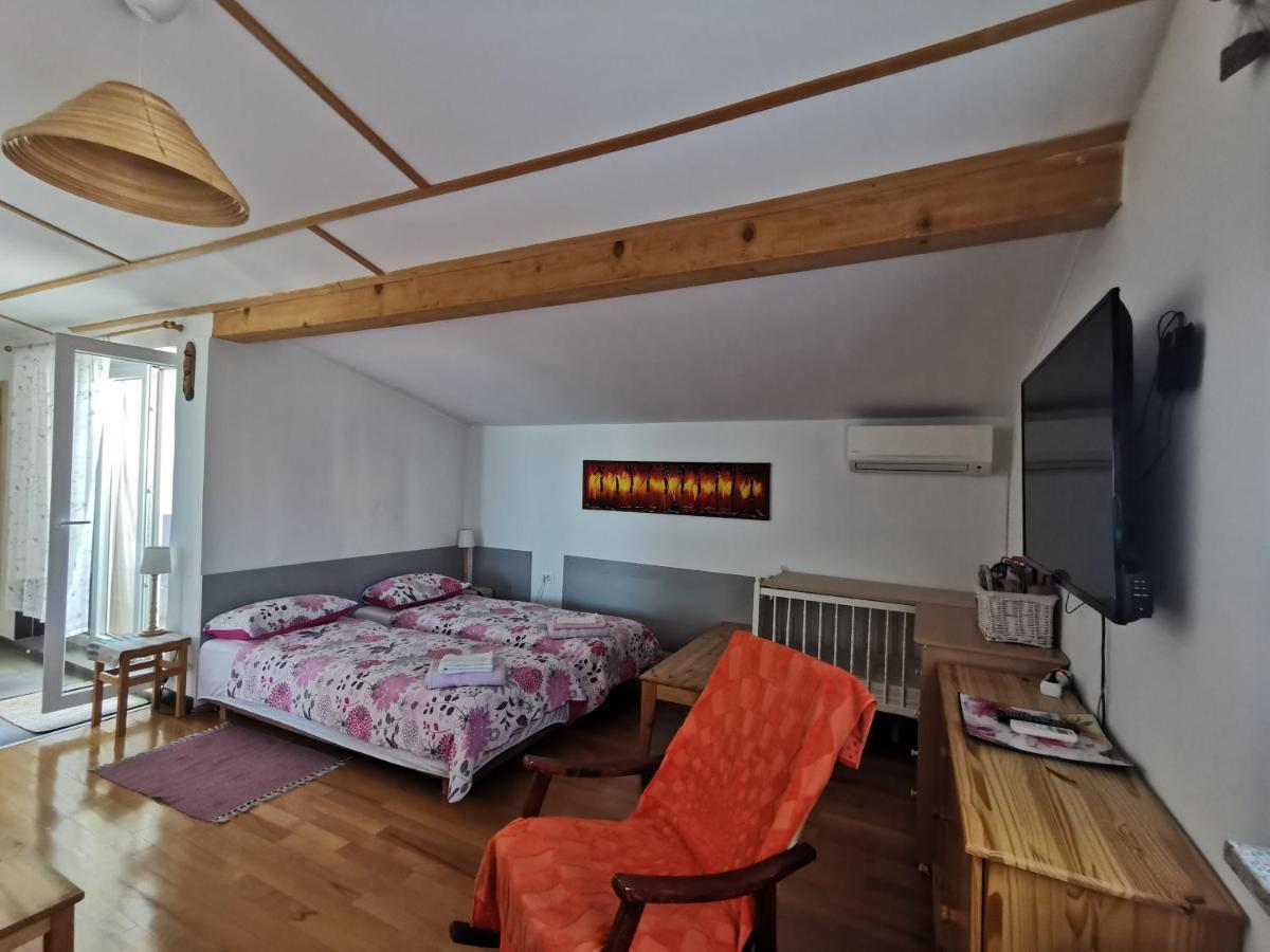 Anita Studio Apartment With Terrace Rijeka Bagian luar foto